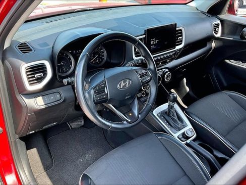 Used 2022 Hyundai Venue Limited w/ Cargo Package FWD image 5