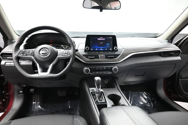 Used 2025 Nissan Altima 2.5 SV FWD image 20