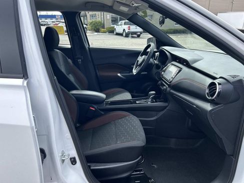 Used 2024 Nissan Kicks SR image 17