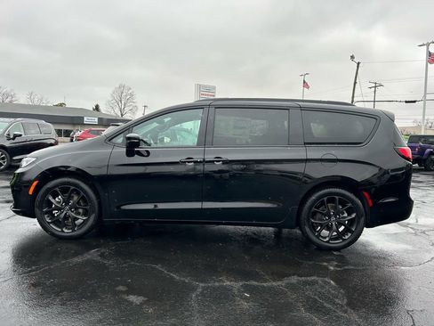 New 2026 Chrysler Pacifica Select w/ S Appearance Package image 7