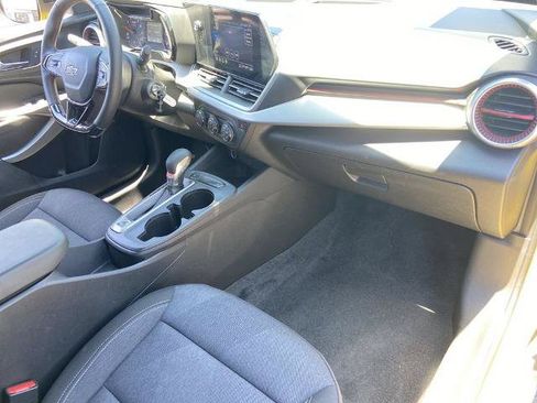 Used 2024 Chevrolet Trax RS w/ Sunroof Package FWD image 24