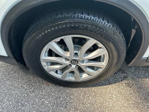 Used 2019 Nissan Rogue SV FWD image 13