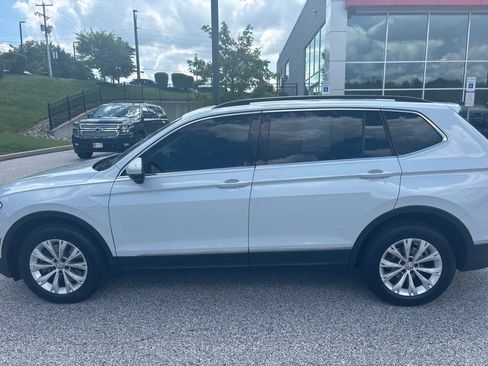 Used 2018 Volkswagen Tiguan SE w/ Panoramic Sunroof Package AWD/4WD image 9