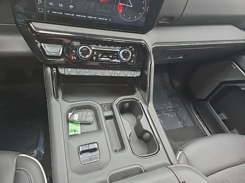 Used 2024 GMC Sierra 2500 AT4X image 13