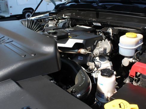 Used 2024 RAM 2500 Tradesman w/ Chrome Appearance Group image 21