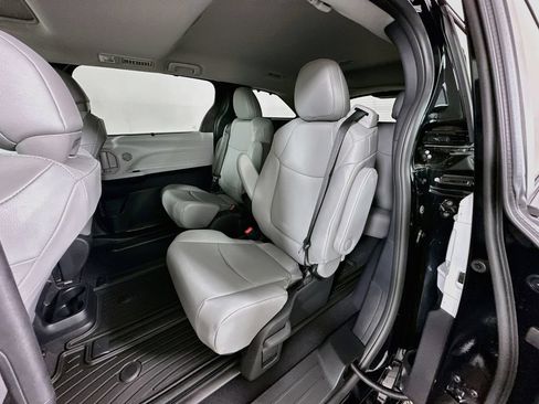 Used 2026 Toyota Sienna XLE AWD/4WD image 25