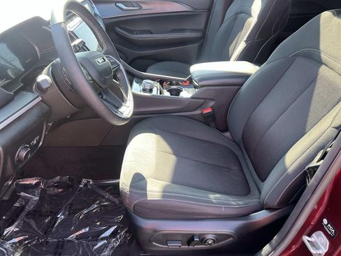 Used 2023 Jeep Grand Cherokee Laredo w/ Luxury Tech Group I AWD/4WD image 14