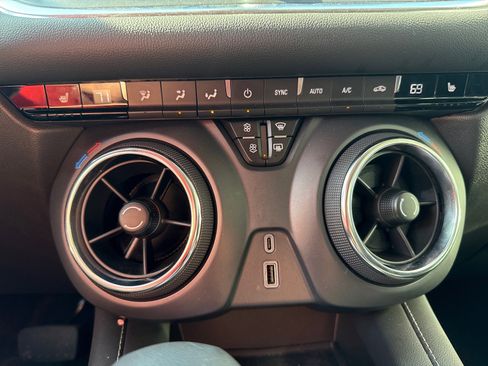 Used 2025 Chevrolet Blazer LT AWD/4WD image 21