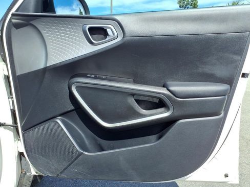 Certified 2024 Kia Soul S image 23