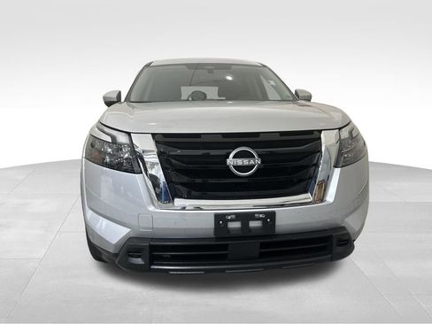 Used 2025 Nissan Pathfinder SV image 9