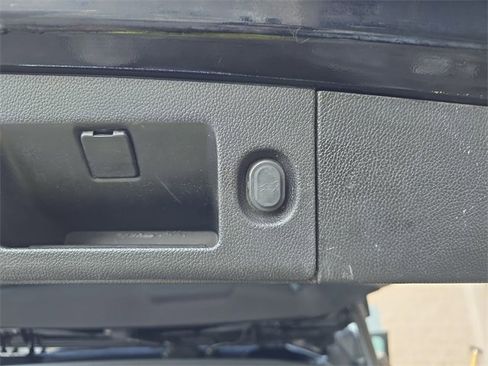 Used 2019 GMC Yukon XL Denali image 17