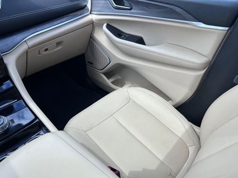 Used 2022 Jeep Grand Cherokee L Limited image 21