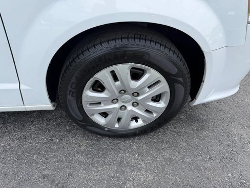 Used 2018 Dodge Grand Caravan SE w/ UConnect Hands-Free Group FWD image 42