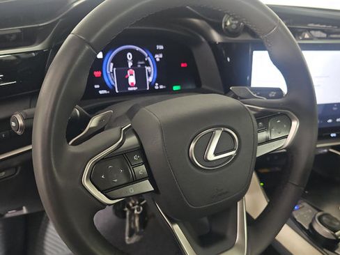 Used 2025 Lexus RZ 450e AWD/4WD image 7
