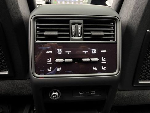 Certified 2026 Porsche Cayenne AWD/4WD image 24
