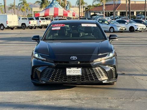 Used 2025 Toyota Camry SE AWD/4WD image 2