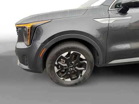 Used 2024 Kia Sorento S image 9