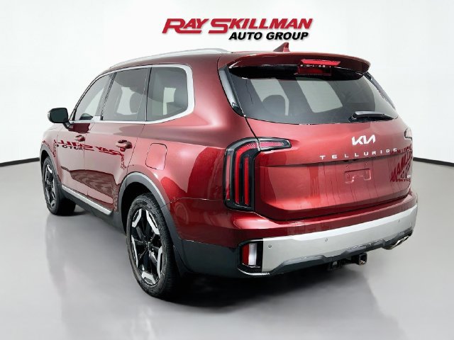 Used 2024 Kia Telluride EX w/ EX Captain's Chair Package AWD/4WD image 5