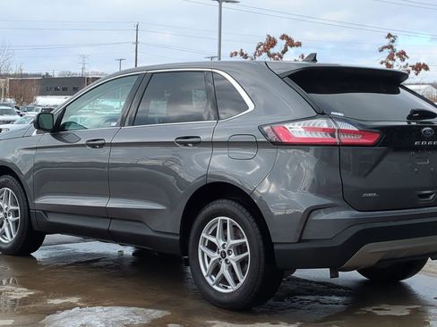 Used 2023 Ford Edge SEL w/ Convenience Package image 3