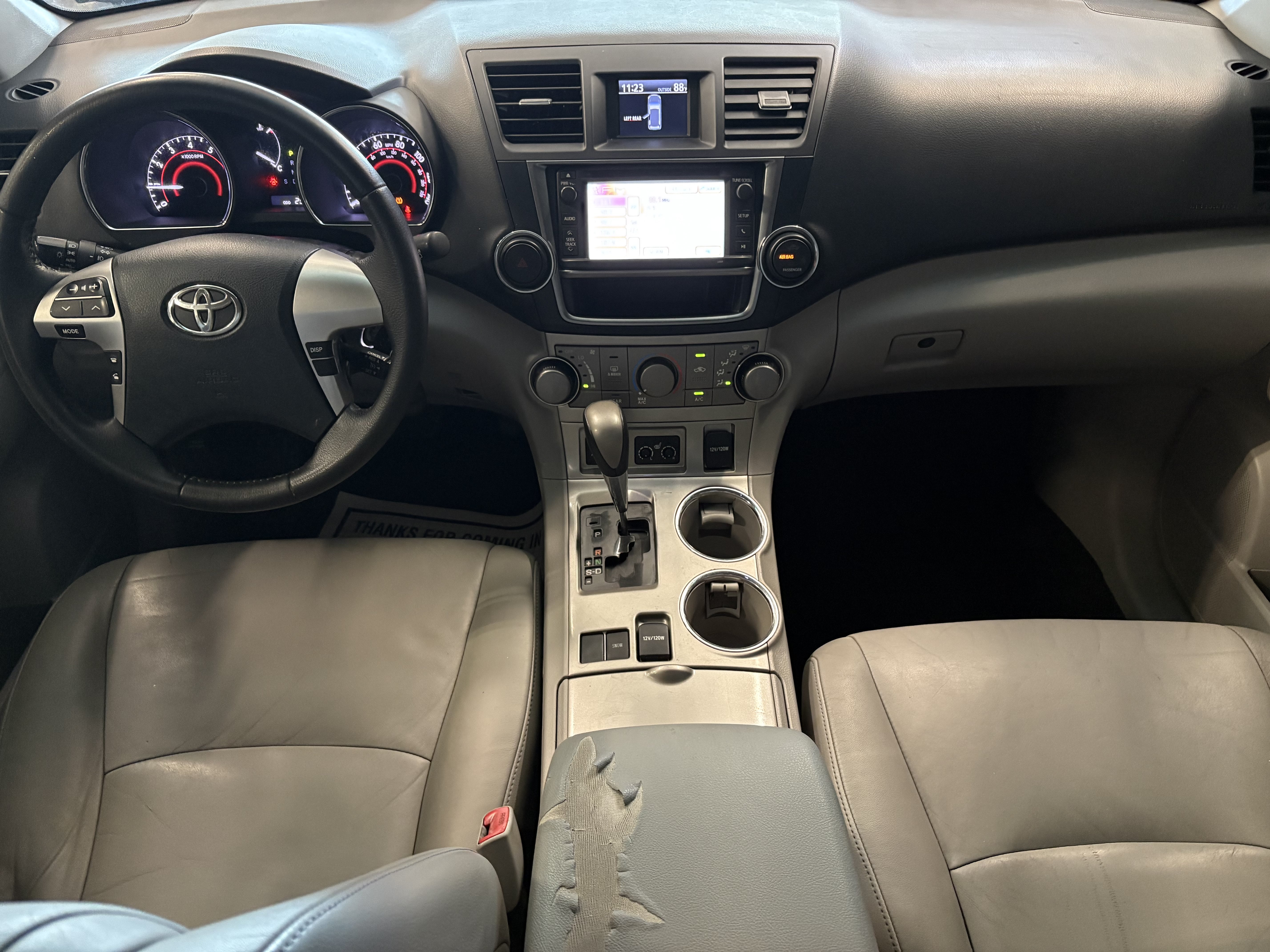 Used 2013 Toyota Highlander SE FWD image 13