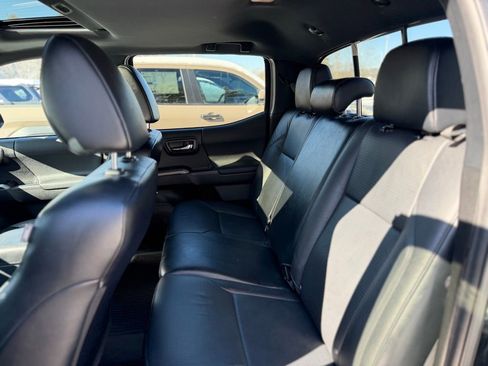 Used 2021 Toyota Tacoma TRD Sport w/ TRD Premium Sport Package image 5