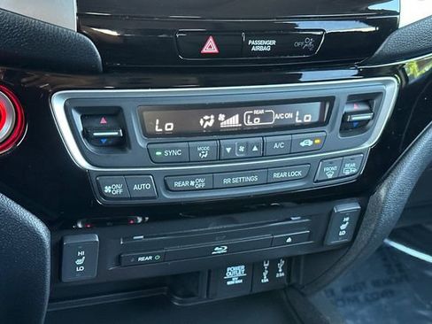 Used 2018 Honda Pilot Touring image 19