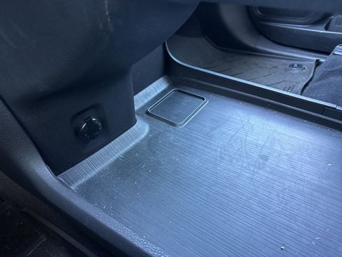 Used 2023 Toyota Sienna XSE image 25