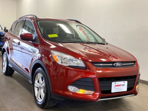 Used 2016 Ford Escape SE w/ Equipment Group 201A image 2