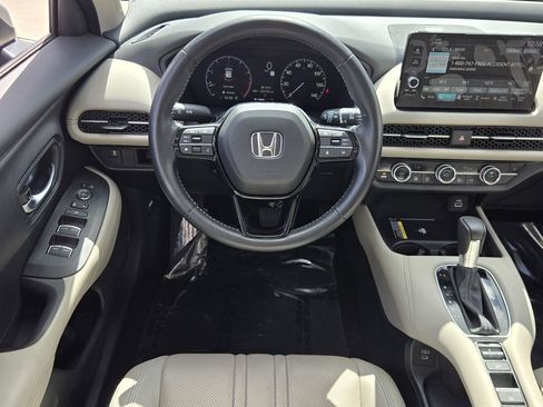 Used 2025 Honda HR-V EX-L image 12