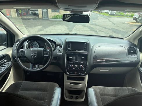 Used 2019 Dodge Grand Caravan SE FWD image 22