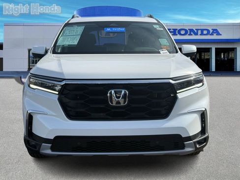 Used 2025 Honda Pilot Touring image 5