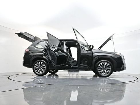 Used 2025 Subaru Forester Touring AWD/4WD image 43