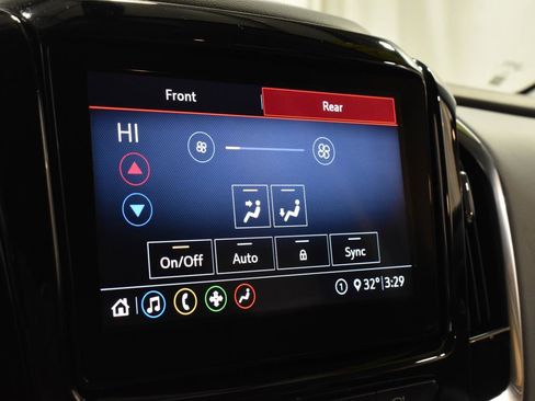 Used 2020 Chevrolet Traverse LT w/ LPO, Floor Liner Package image 21