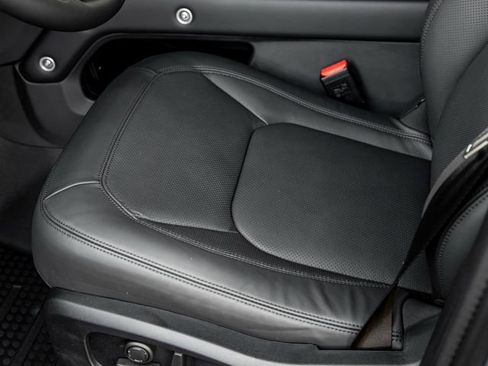 New 2025 Land Rover Defender 110 S image 15