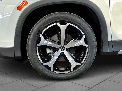 New 2026 Volkswagen Tiguan SE image 11