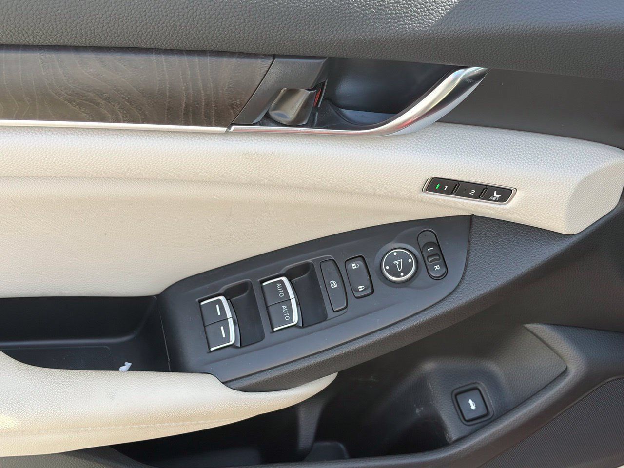 Used 2021 Honda Accord Touring image 8