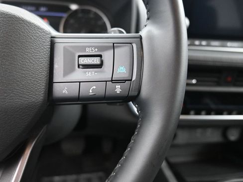 Used 2025 Nissan Rogue SV image 14