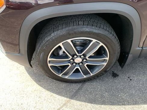 Used 2021 GMC Acadia SLT AWD/4WD image 29