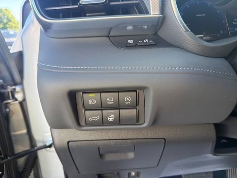 Used 2024 Toyota Highlander Platinum AWD/4WD image 31