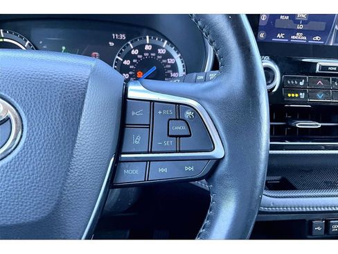 Used 2021 Toyota Highlander Platinum AWD/4WD image 12