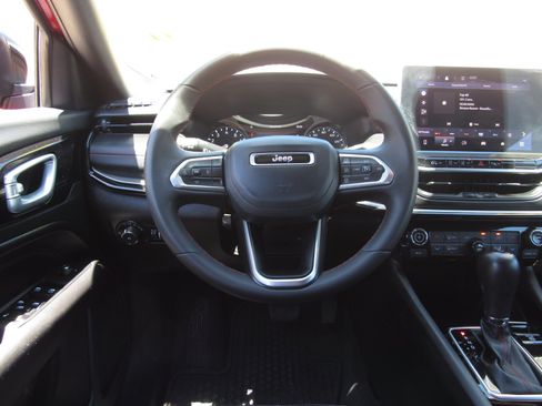 Used 2025 Jeep Compass Trailhawk AWD/4WD image 23
