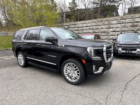 Used 2024 GMC Yukon SLT w/ SLT Luxury Package AWD/4WD image 5