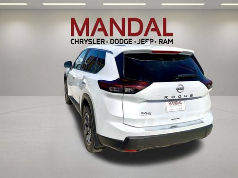 Used 2025 Nissan Rogue SV FWD image 7
