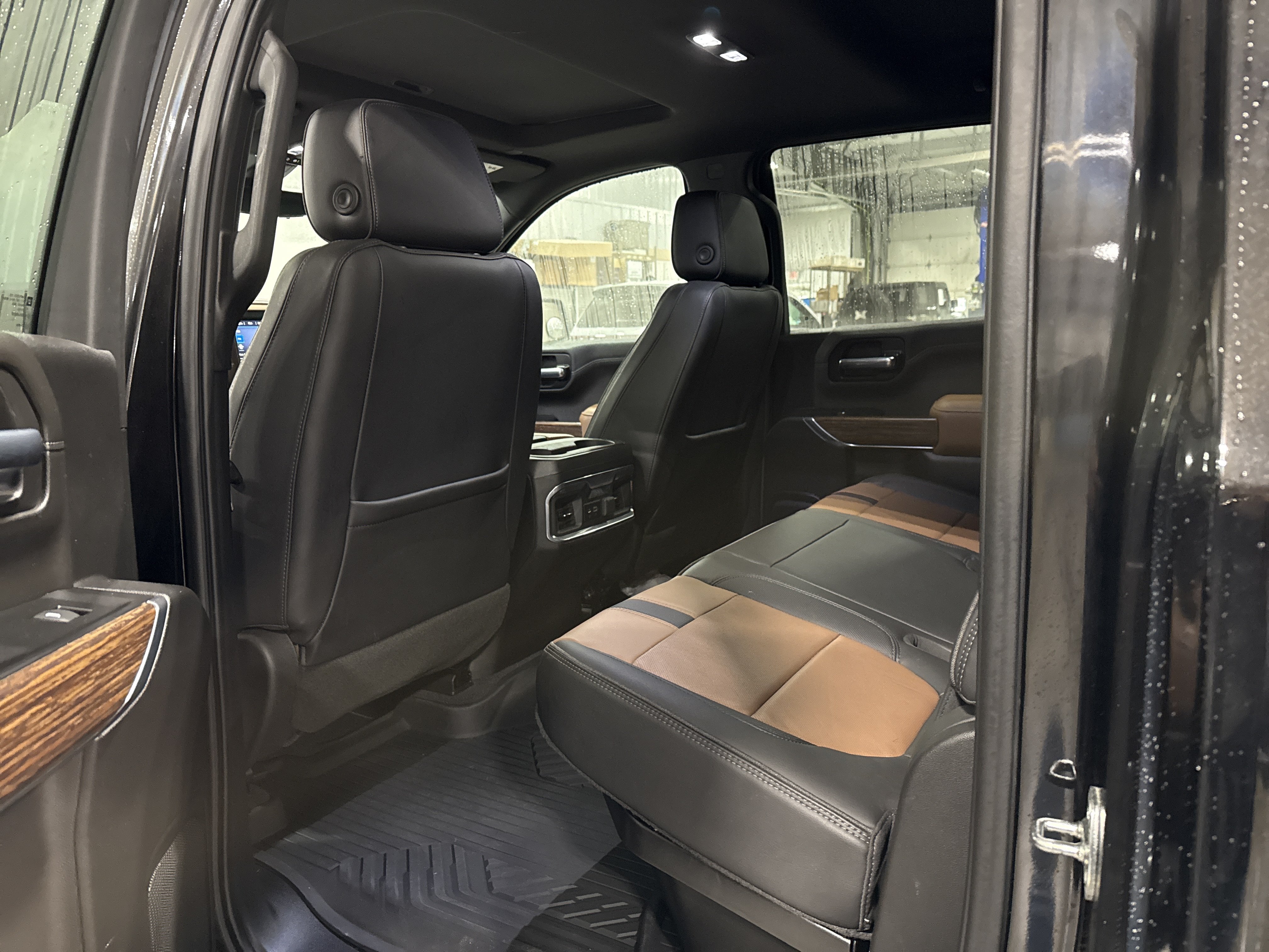 Used 2022 Chevrolet Silverado 1500 High Country w/ Technology Package AWD/4WD image 8