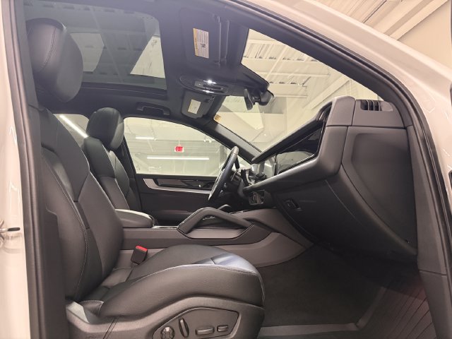 Certified 2026 Porsche Cayenne AWD/4WD image 23