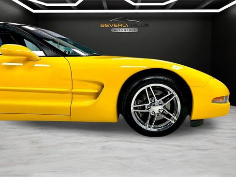 Used 2001 Chevrolet Corvette Coupe w/ Preferred Equipment Group2 RWD image 25