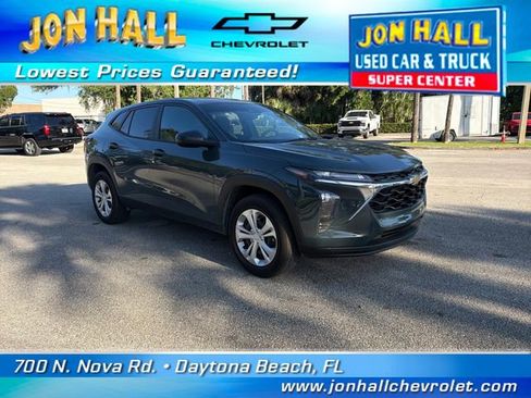 Used 2025 Chevrolet Trax LS w/ Driver Confidence Package image 1