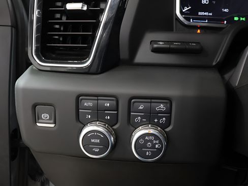 Used 2025 GMC Sierra 2500 Denali w/ Denali Reserve Package AWD/4WD image 18