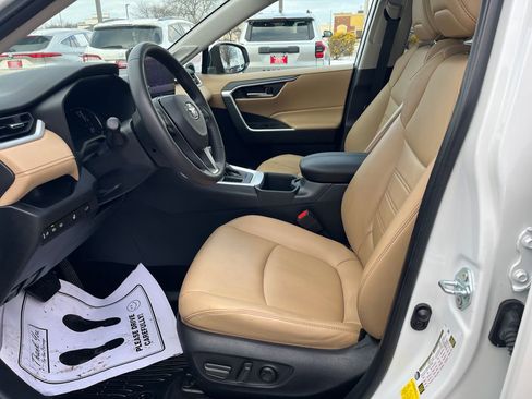 Used 2024 Toyota RAV4 XLE Premium image 10