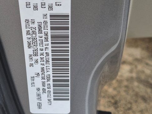 Used 2014 Chrysler Town & Country Touring FWD image 20